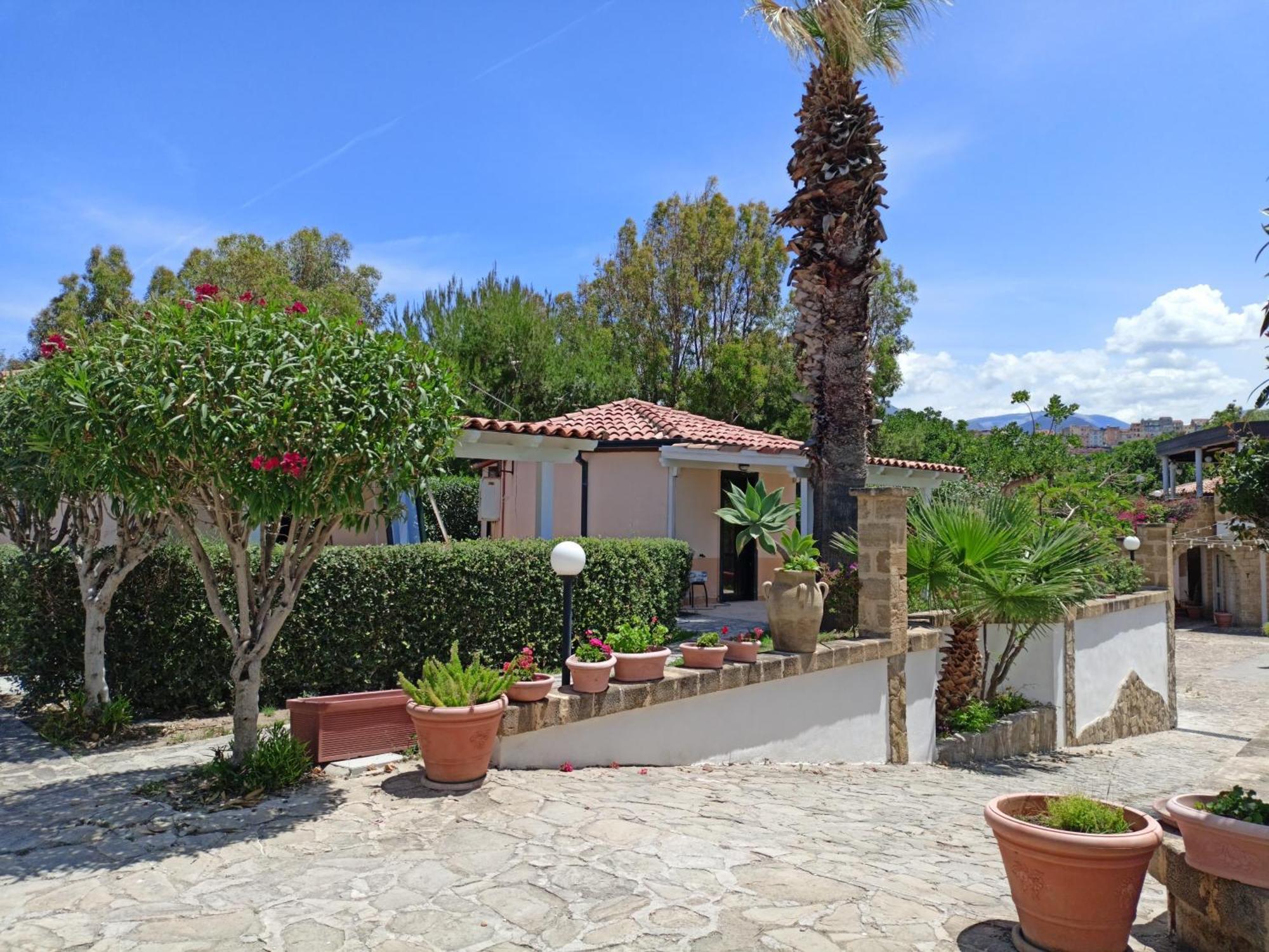 Aparthotel Soleada Club Campofelice Di Roccella Exterior foto