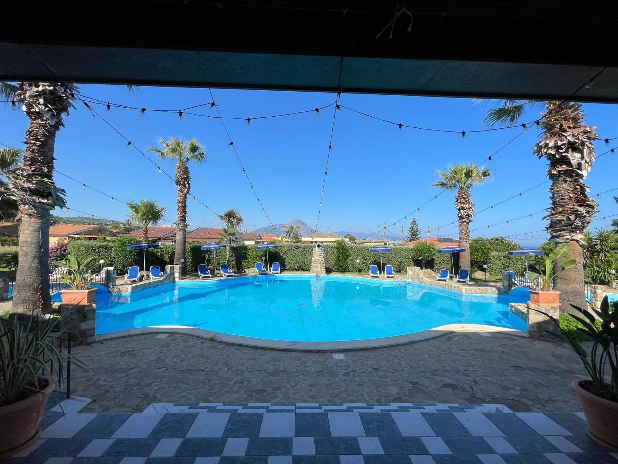 Aparthotel Soleada Club Campofelice Di Roccella Exterior foto